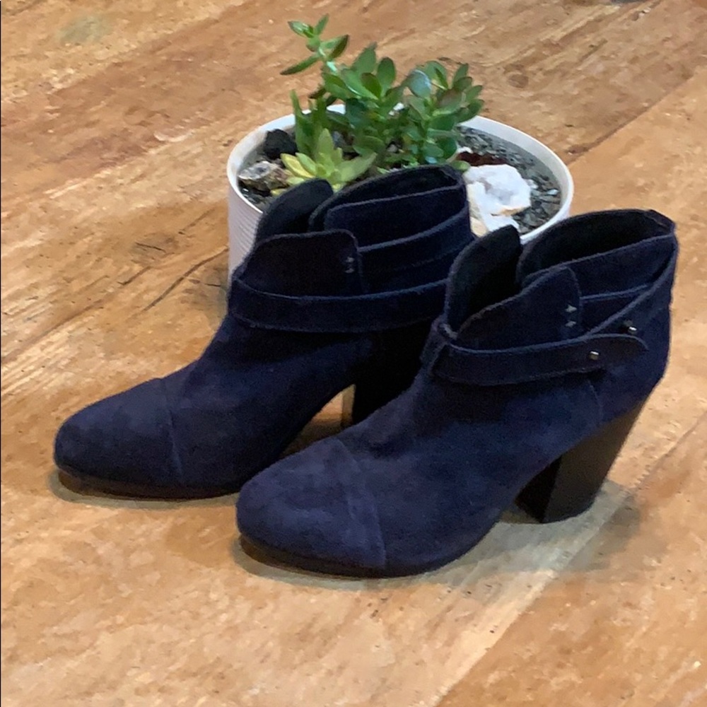 39.5 rag & bone “Harrow” booties in navy EUC